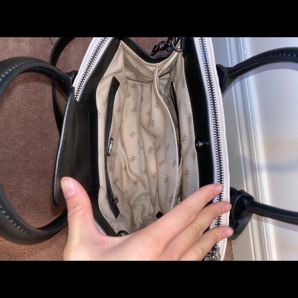 Guess Bag - Picture 7 of 10